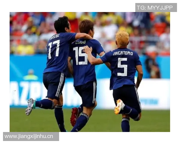 上海足球队的拼搏历程与荣耀瞬间全景纪实 上海足球队的拼搏历程与荣耀瞬间全景纪实