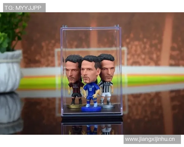 足球明星摆件艺术魅力展现与收藏价值解析 足球明星摆件艺术魅力展现与收藏价值解析